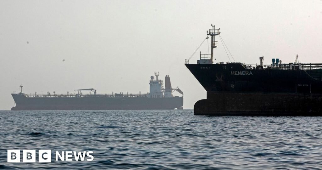 Iran and US report new wave of air strikes in Gulf
