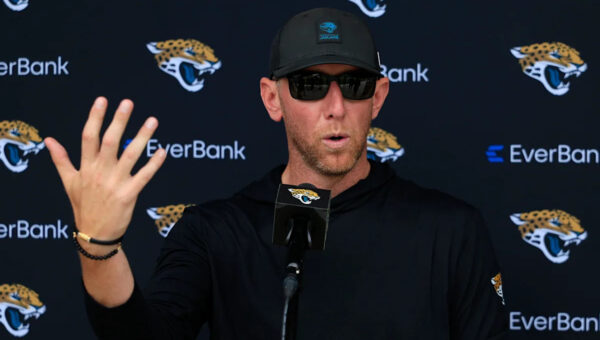Liam Coen evaluates state of Jaguars' offensive line in minicamp