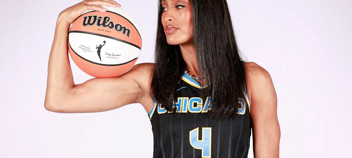 Former Notre Dame womens basketball star leads Sky to win over Sun