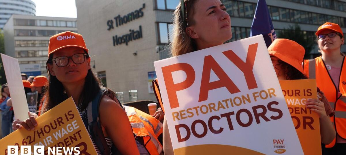 Resident doctors in England accept pay deal and end strikes