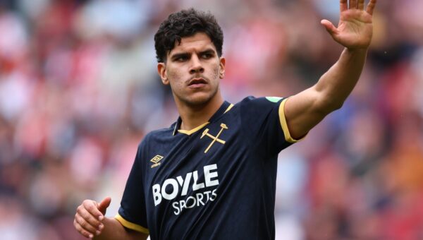 Mateus Fernandes: Man United hold talks as West Ham hike the price