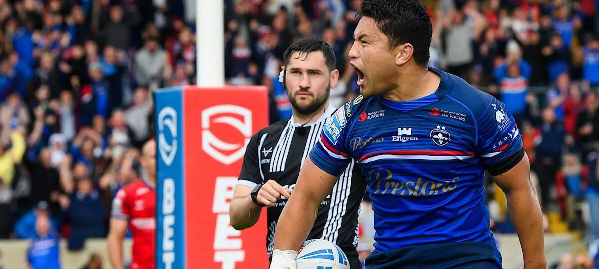 Wakefield go third with last-gasp win over Hull KR