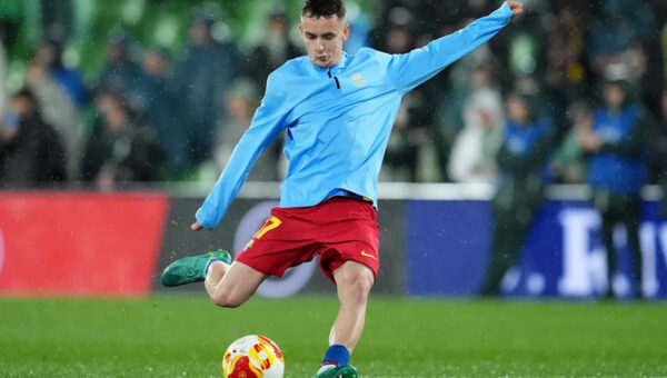 Exclusive: Barcelona midfielder had agreement with Ligue 1 club but superagent puts move on hold