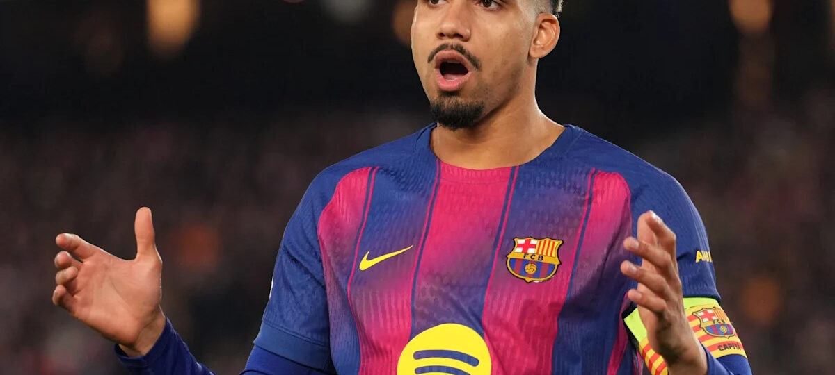 Barcelona defender rejoins national team camp after specialised treatment in Spain