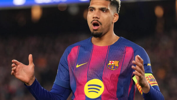 Barcelona defender rejoins national team camp after specialised treatment in Spain