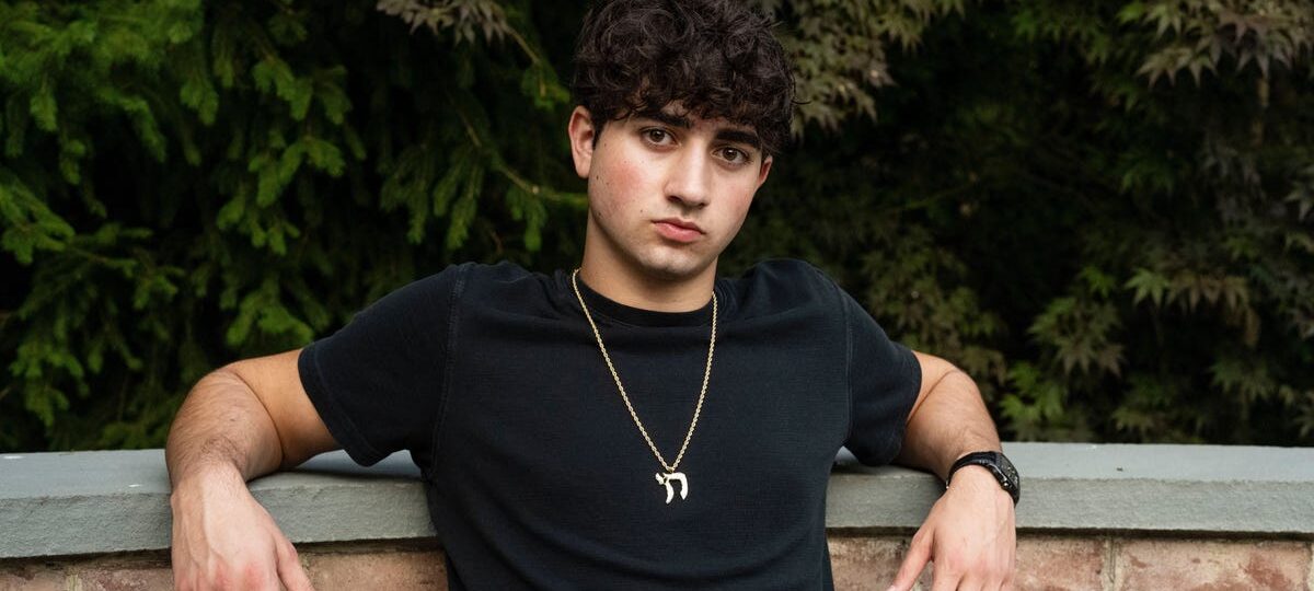This 19-year-old sold his $30 million AI calorie-tracking startup. Now he's tackling doomscrolling.
