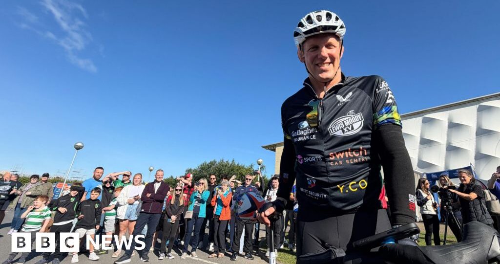 Former England captain Lewis Moody starts 500-mile cycle after MND diagnosis