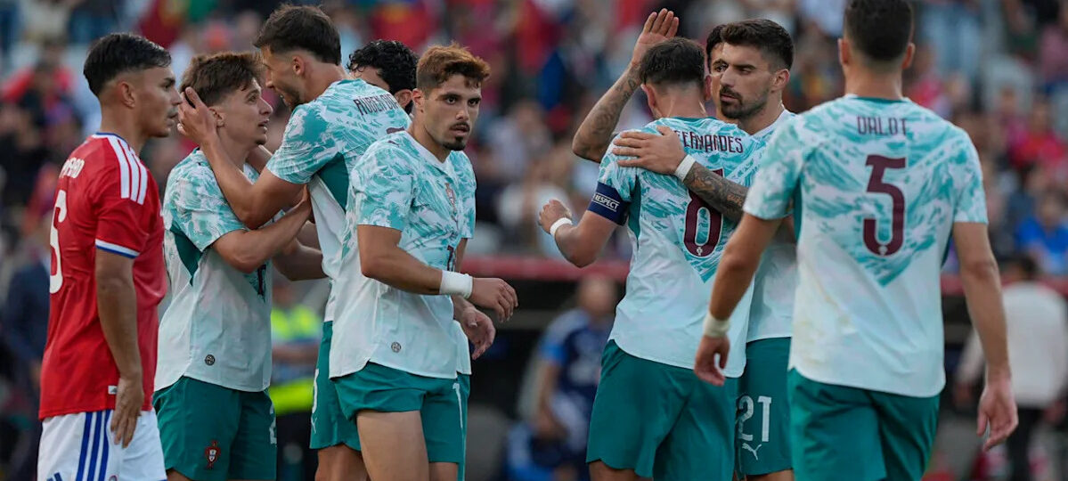 Bruno Fernandes and Gonçalo Guedes Fire Portugal Past Chile