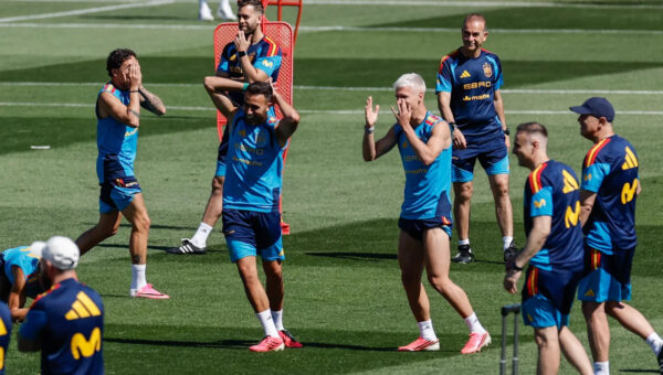 Gonzalo in the 8, Olmo in the 10... Spain's numbers for tonight