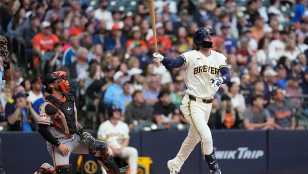 Brice Turang breaks out of his 0-for-21 slump as Brewers trounce Giants 16-2