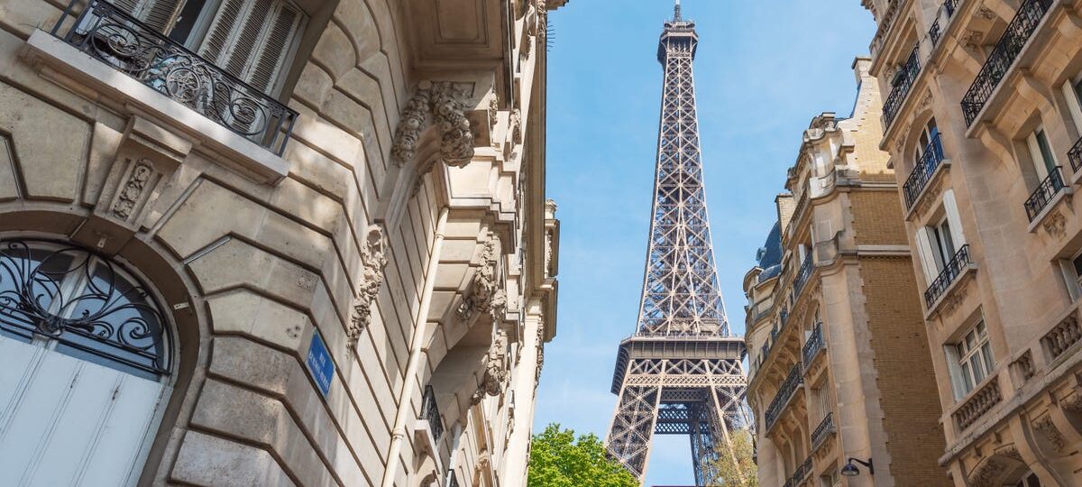 I worked as a tour guide in Paris. Here are the 5 biggest mistakes I saw tourists make.