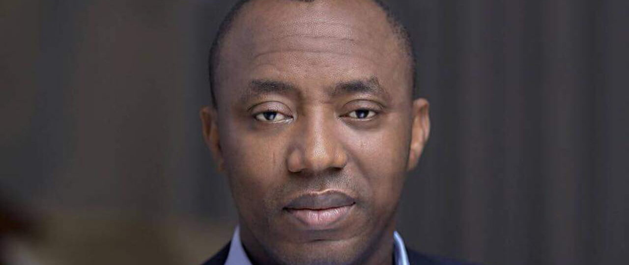 ‘I will not enter Black Maria’ – Sowore clashes with DSS operatives after court order [VIDEO]