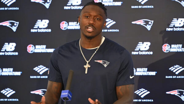 A.J. Brown reveals when he found out Patriots trade was happening