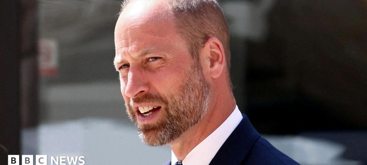 Prince William arrives by electric bus for climate event