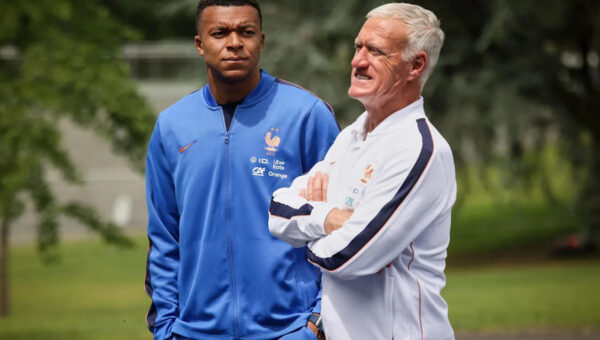 Deschamps, sarcastically: “I must be stupid to play Mbappe in the center”