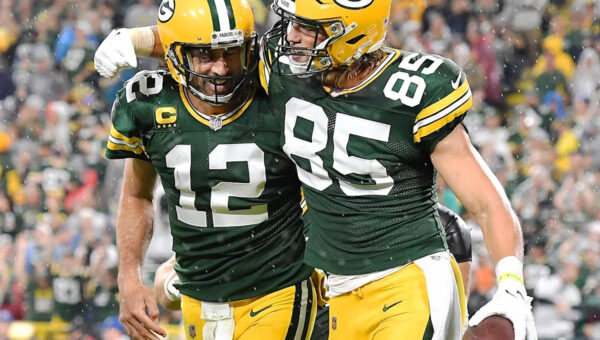 Aaron Rodgers reunites with former Packers tight end