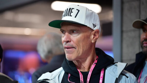Oilers’ legend Mark Messier sends warning to Golden Knights despite 2-1 lead