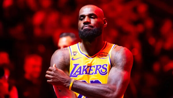 Charles Barkley: Lakers won't be competitive if they keep LeBron James
