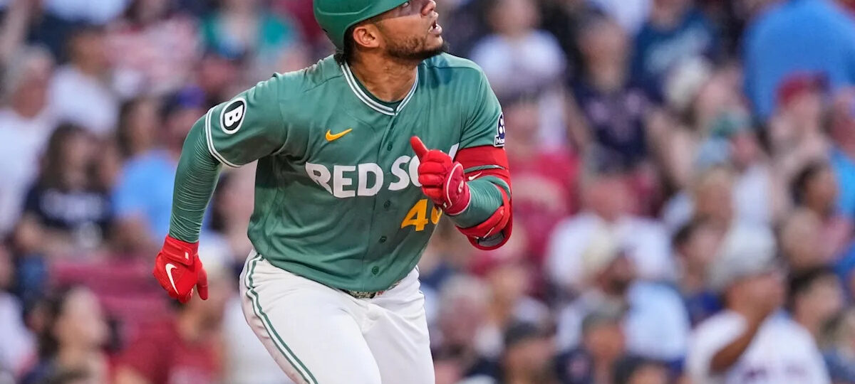 Red Sox, for a change, enjoy big breakout night at Fenway