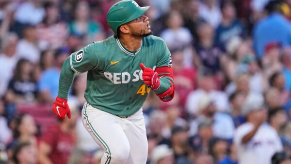 Red Sox, for a change, enjoy big breakout night at Fenway