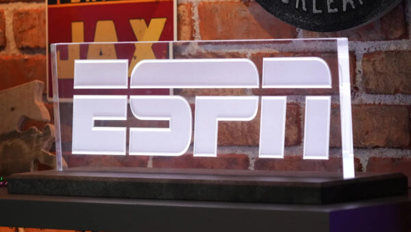 ESPN announces retirement of SportsCenter legend