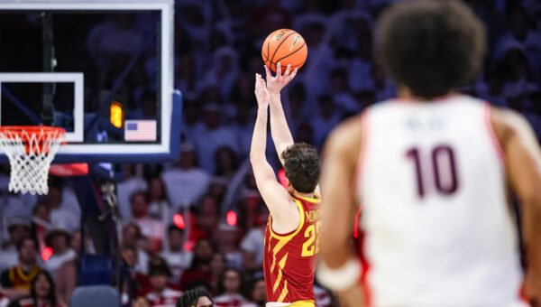 Milan Momcilovic commits to Kentucky over Arizona, Louisville