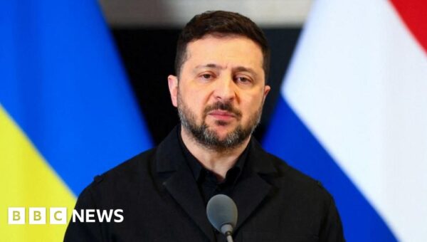 Zelensky criticises ‘vile’ Chornobyl drone strike ahead of London talks