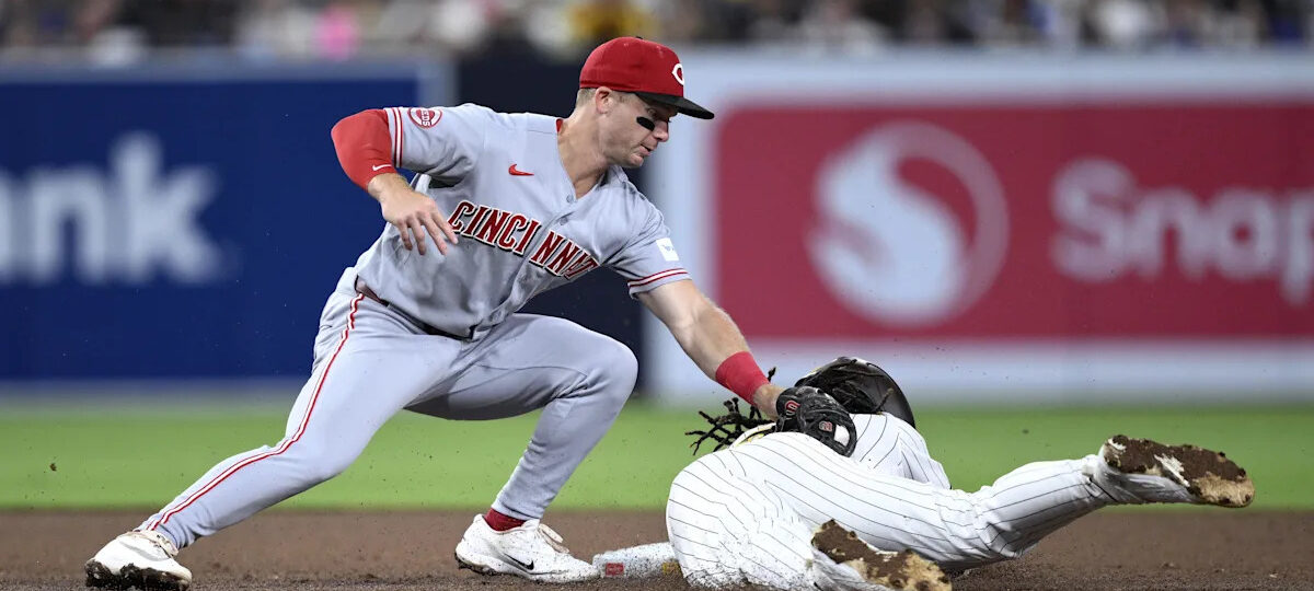 Padres fall in extras, finish 3-for-20 with runners in scoring position