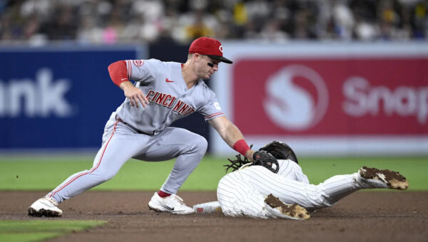 Padres fall in extras, finish 3-for-20 with runners in scoring position