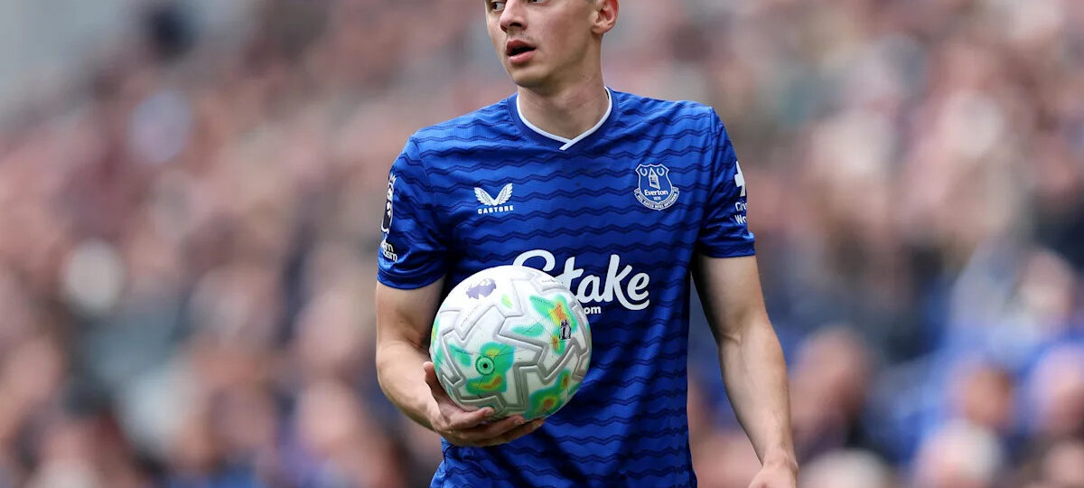 Mykolenko signs new Everton deal
