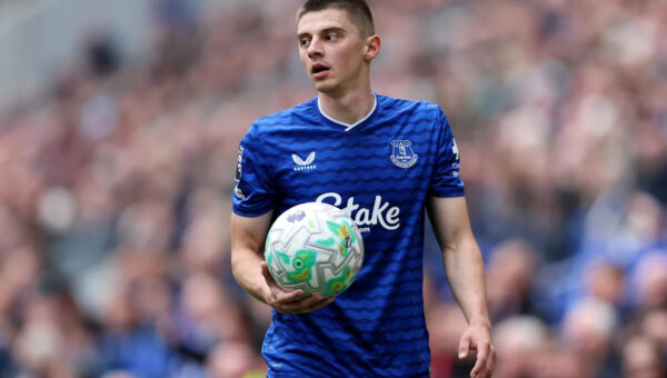 Mykolenko signs new Everton deal
