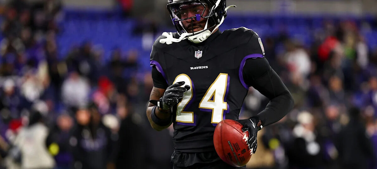 Malaki Starks to seek the guidance of former NFL coach this summer