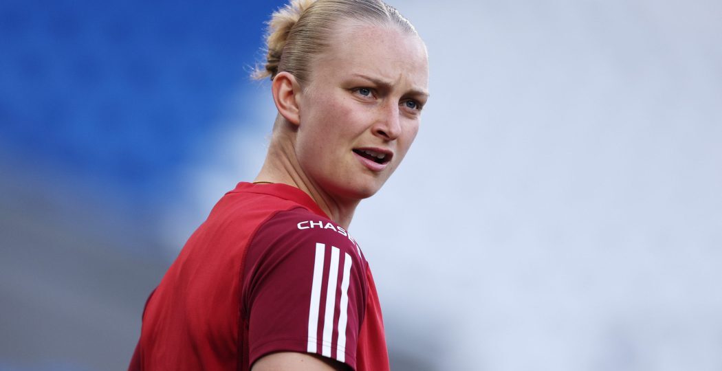 Forward Hughes to leave Crystal Palace