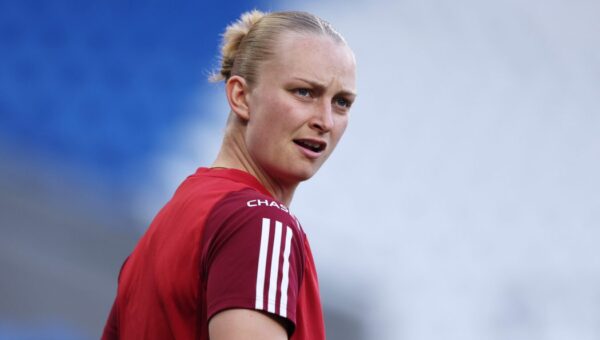 Forward Hughes to leave Crystal Palace