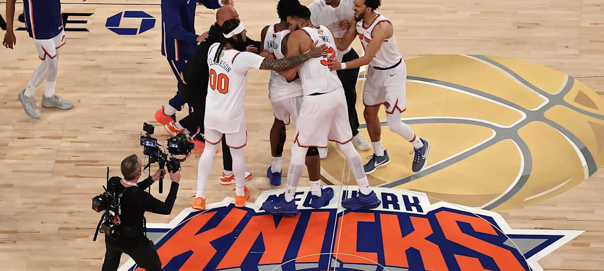 Sixers' Tyrese Maxey reacts to Knicks completing comeback vs. Spurs