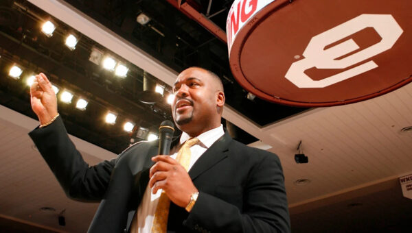 Boston Celtics short-timer big man Stacey King passes