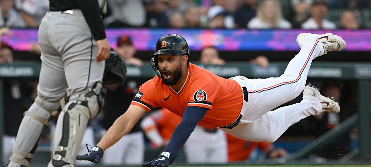 Blooper carries Tigers to victory in series opener over White Sox
