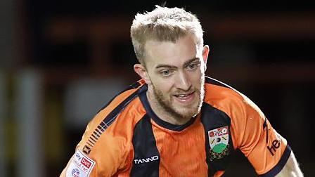 Cambridge sign Barnet striker Stead