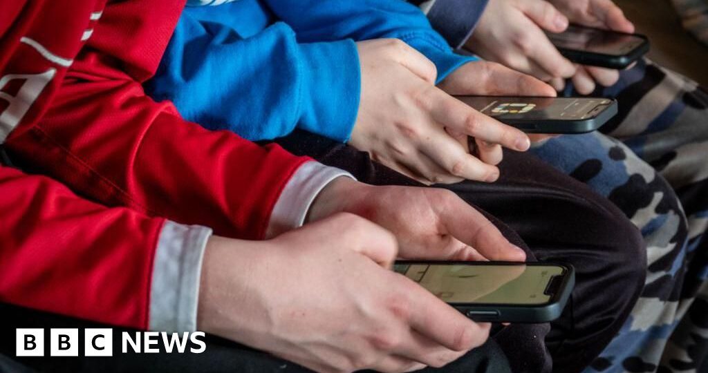Ministers to issue guidance on children's screen use