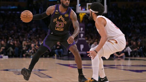 Lakers Open to LeBron James Sign-and-Trade for All-Star Big Man