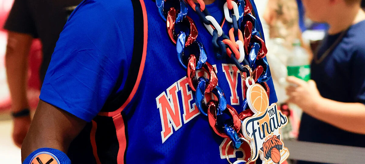 Knicks fans flood San Antonio for Game 5. See crowd of blue and orange
