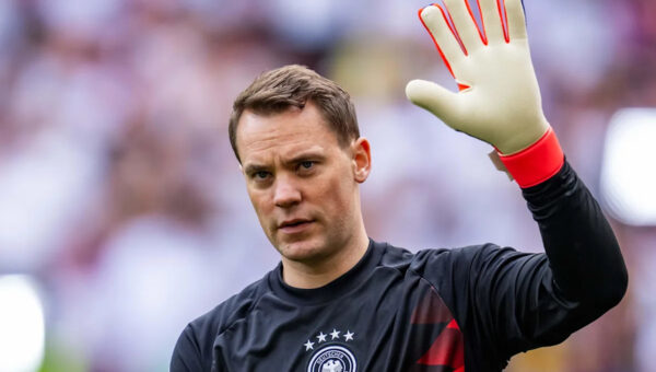Manuel Neuer back in team training with Germany