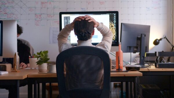 I study mentally strong people. Here are 5 signs you’re overwhelmed at work — not burned out