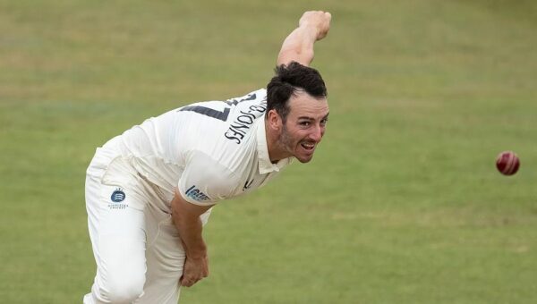 Roland-Jones burst gives Middlesex edge over Pears