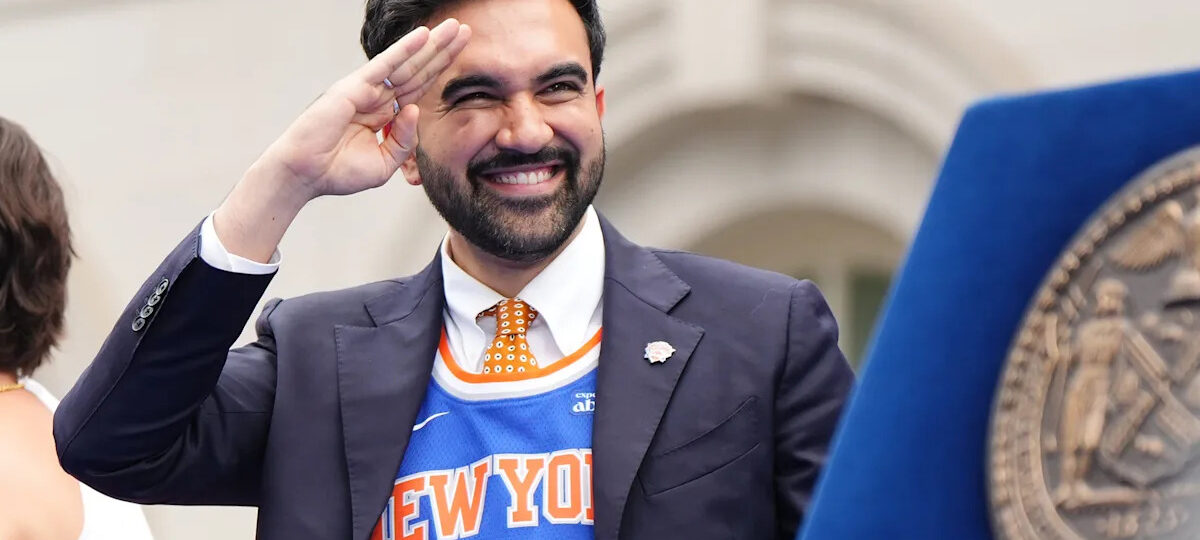 Mayor Mamdani honors Charles Oakley in front of James Dolan at Knicks parade