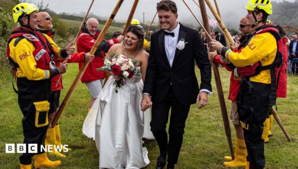 RNLI ‘welly guard of honour’ for newlyweds