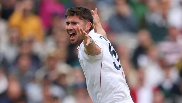Conway and Phillips defy England's push for victory over NZ