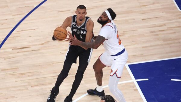 Victor Wembanyama hears loud 'F— you, Wemby' chants from Knicks crowd after shove on Jalen Brunson