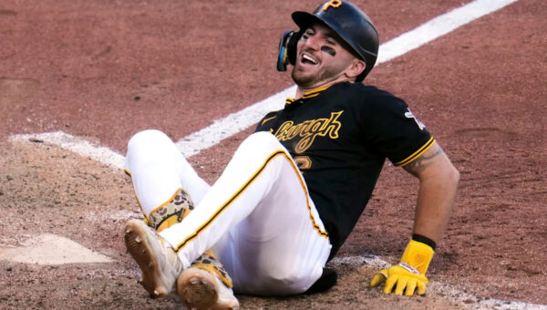 Spencer Horwitz hit by pitch with the bases loaded to lift the Pirates past the Marlins, 3-2