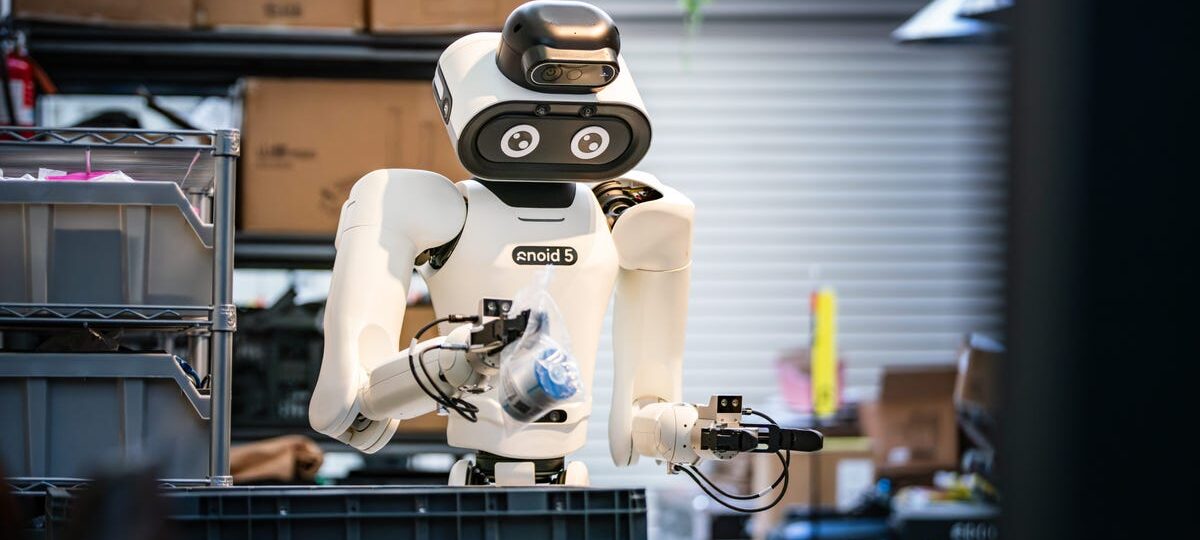 Delivery robot startup Robot.com is betting its next act on workplace humanoids